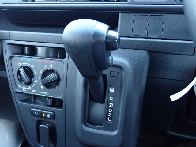 ���S���Ă���蒸���钆�ÎԂ�ڎw���ăI���b�N�X�F�蒆�ÎԂł͌��i�Ȋ�ɂ����ď��i�����I���Ă���܂��I