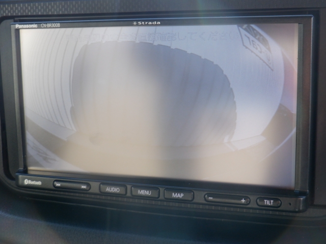 �o�b�N�J�����𑕔����Ă���܂��B���Ԏ��ɑ�ϖ𗧂��܂����^�]�����ȕ��̖����ɂȂ��Ă���܂��B