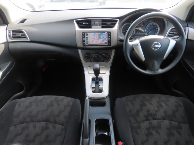 ���O���̐��|�E�K���X�n�{�f�B�R�[�e�B���O��CAR�N���[�j���O���Ǝ҂��{�H�������܂��̂ő�ϐ����B�I���b�N�X�����Ԃł݂͂Ȃ��܂ɉ��K�ȃh���C�u�����񑩁B