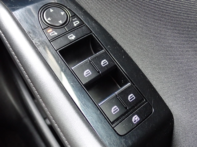 �d���i�[���h�A�~���[�E�p���[�E�B���h�E�������Ă��܂��B