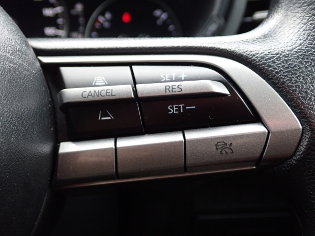 �y�N���[�Y�R���g���[���z�������H�ł̒��������s���y�Ɂ�A�N�Z���y�_���𓥂܂��Ɏԑ������ɕۂ��Ƃ��\�ł��B�O���̎ԗ������m���ĎԊԂ�ۂ悤�ɑ��x���߂��Ă���܂��I�I