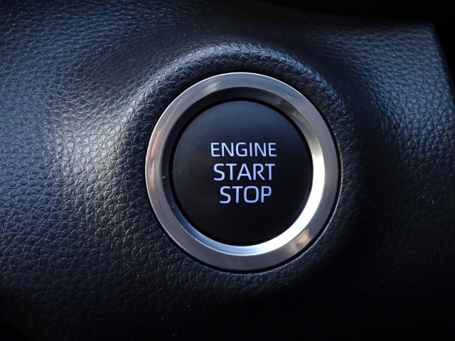 �L�[���X�v�b�V���X�^�[�g�V�X�e�����̗p���Ă���܂��I�{�^����ŃG���W���n�����\�Ȃ̂ŁA�L�[��T�����Ƃ��Ȃ��Ȃ�܂��ˁI