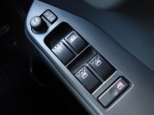 �d���i�[�h�A�~���[�A�S�ȃp���[�E�B���h�[�d�l�ł��B