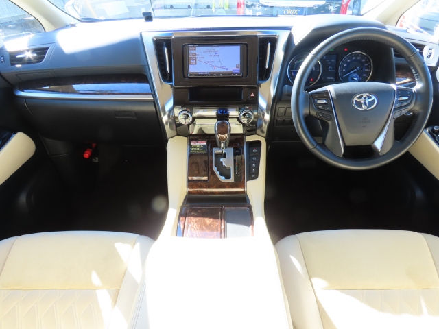 ���O���̐��|�E�K���X�n�{�f�B�R�[�e�B���O��CAR�N���[�j���O���Ǝ҂��{�H�������܂��̂ő�ϐ����B�I���b�N�X�����Ԃł݂͂Ȃ��܂ɉ��K�ȃh���C�u�����񑩁B