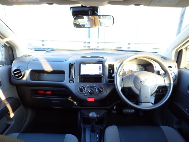 �C���p�l�摜�ɂȂ�܂��B�ԓ��͐��Ǝ҂ɂĎ����N���[�j���O�{�H�ς݂Ȃ̂ŁA��ϐ����ł��B