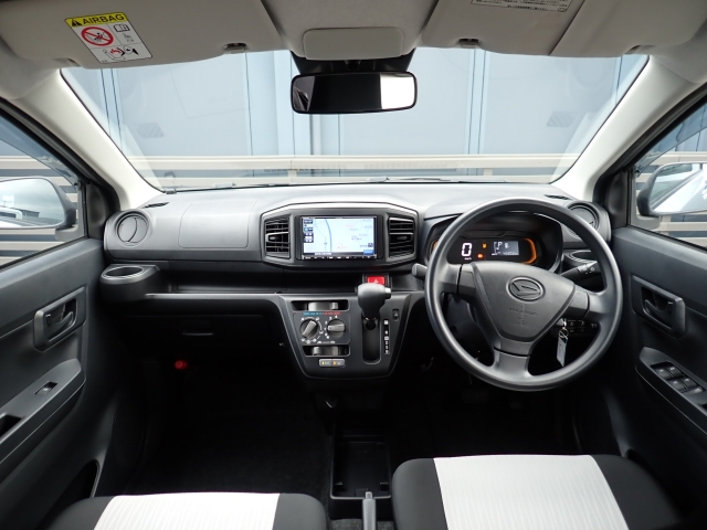 �C���p�l�摜�ɂȂ�܂��B�ԓ��͐��Ǝ҂ɂĎ����N���[�j���O�{�H�ς݂Ȃ̂ŁA��ϐ����ł��B