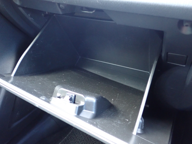 ����ȑO�ɂ͎Ԍ��ؓ��ꓙ���ވꎮ�����[�ł���O���[�u�{�b�N�X���������܂��B