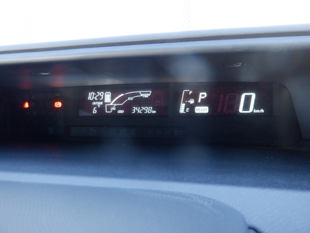 �V���v���Ō��₷���f�U�C���̃��[�^�[�p�l���ł��B�Ԃ̏�񂪕\�������厖�ȏꏊ�����炱�����₷������؂ł��ˁB