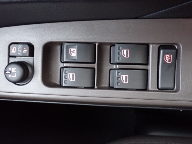 �d���i�[���h�A�~���[�E�p���[�E�B���h�E�������Ă��܂��B