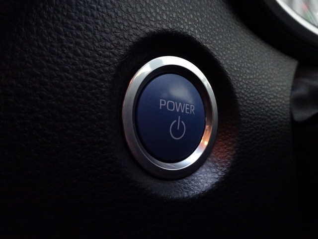 �L�[���X�v�b�V���X�^�[�g�V�X�e�����̗p���Ă���܂��I�{�^����ŃG���W���n�����\�Ȃ̂ŁA�L�[��T�����Ƃ��Ȃ��Ȃ�܂��ˁI