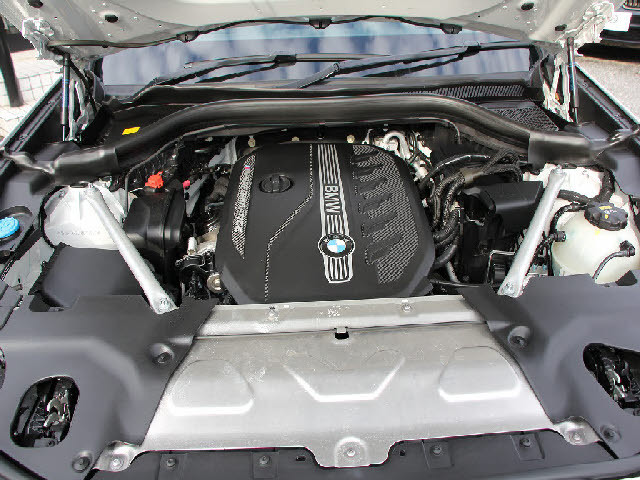 全車店頭にて展示中！お越し頂ければ現車確認が可能です。お気軽にお越しくださいませ。専門スタッフが細かくご説明させて頂きますので輸入車にご不安がある方でも安心です。