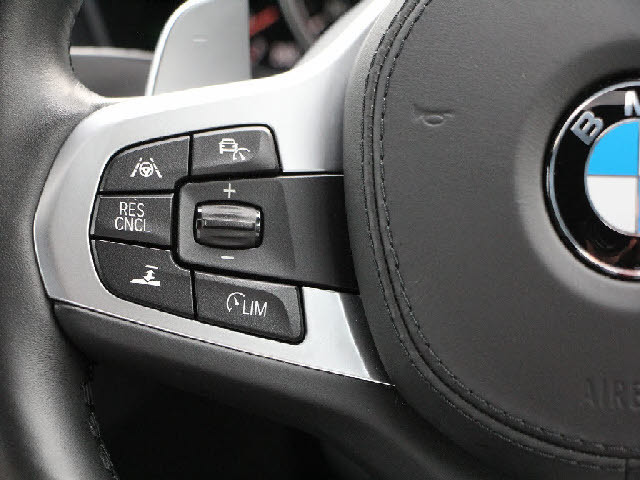 全車店頭にて展示中！お越し頂ければ現車確認が可能です。お気軽にお越しくださいませ。専門スタッフが細かくご説明させて頂きますので輸入車にご不安がある方でも安心です。