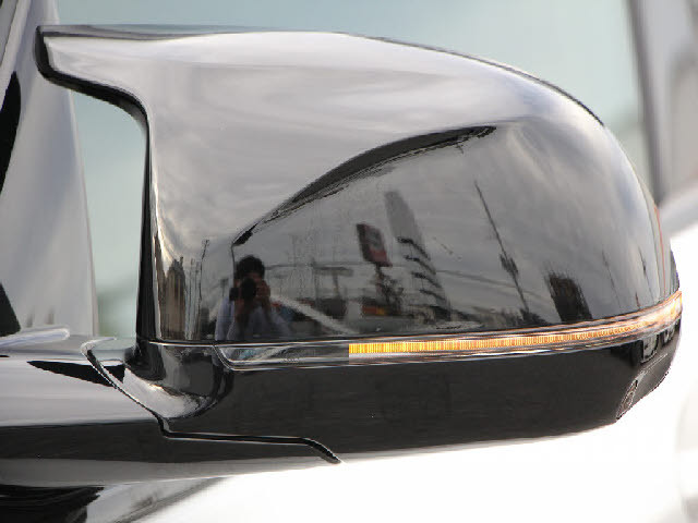 全車店頭にて展示中！お越し頂ければ現車確認が可能です。お気軽にお越しくださいませ。専門スタッフが細かくご説明させて頂きますので輸入車にご不安がある方でも安心です。