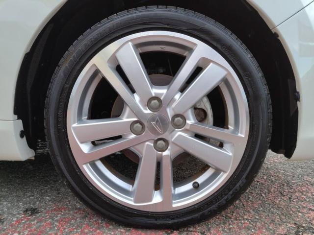 純正アルミホイール付きです！腰下荷重を軽くしてさらに燃費もにも貢献します！