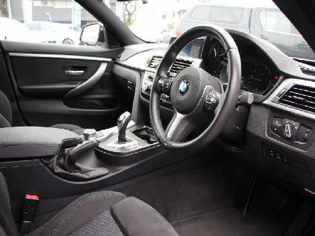 当社では全車充実の無料アフターサービス付です！全車無料２年保証＆年３回３年間エンジンオイル交換無料＆ポリマーメンテナンス施工＆関東圏外陸送納車費用無料サービス中。詳しくはホームページをご覧ください。