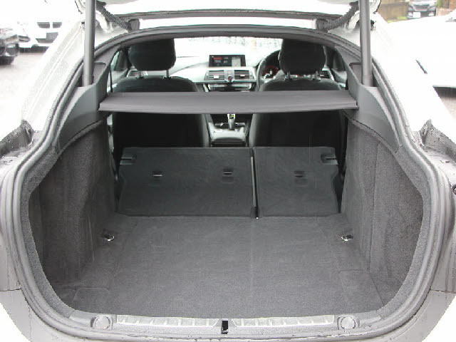 全車店頭にて展示中！お越し頂ければ現車確認が可能です。お気軽にお越しくださいませ。専門スタッフが細かくご説明させて頂きますので輸入車にご不安がある方でも安心です。