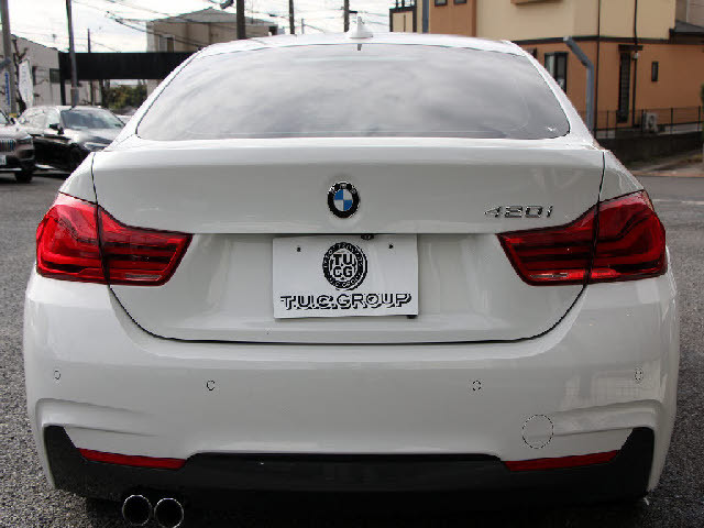 全車店頭にて展示中！お越し頂ければ現車確認が可能です。お気軽にお越しくださいませ。専門スタッフが細かくご説明させて頂きますので輸入車にご不安がある方でも安心です。