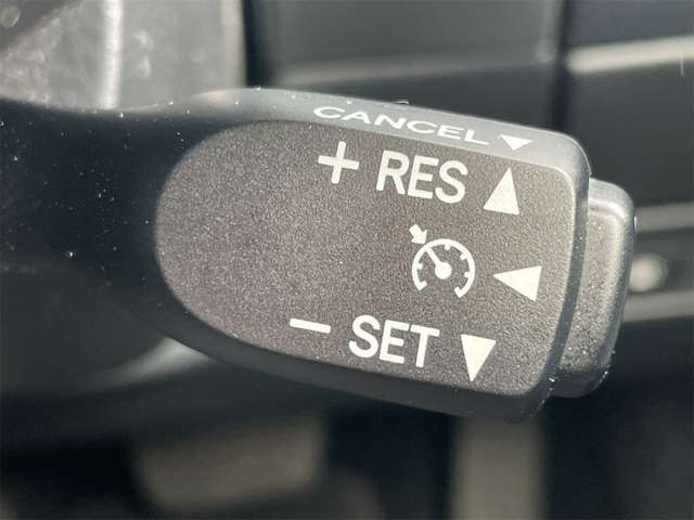 【電動リヤシェード】ボタン操作で開閉出来