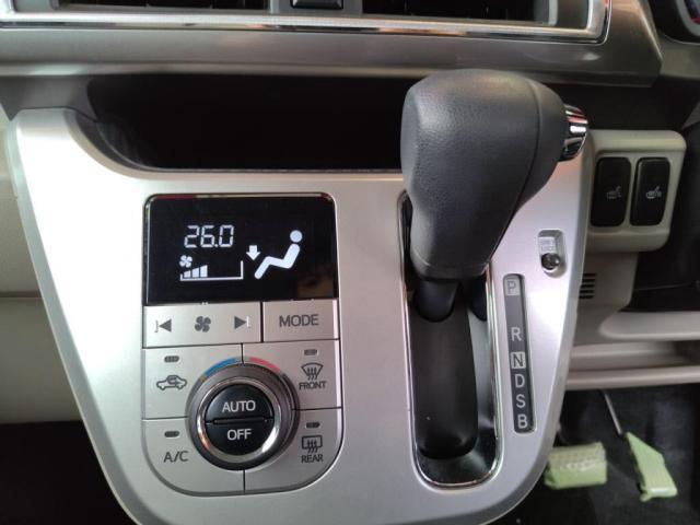 シンプルで分かりやすいシフトレバー周りになります！