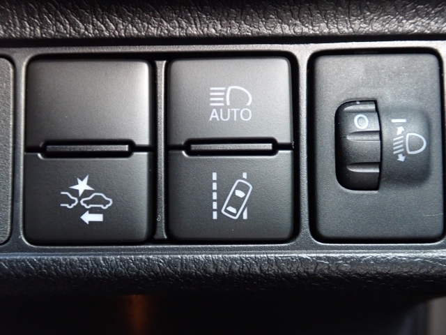 �Փˉ���y���u���[�L�A���s���ɑO���̎ԗ�����F�����A�Փ˂������Ȏ��͌x��ƃu���[�L�ŏՓˉ�����A�V�X�g�B�����S�Ƀh���C�u�����y���݂��������܂���