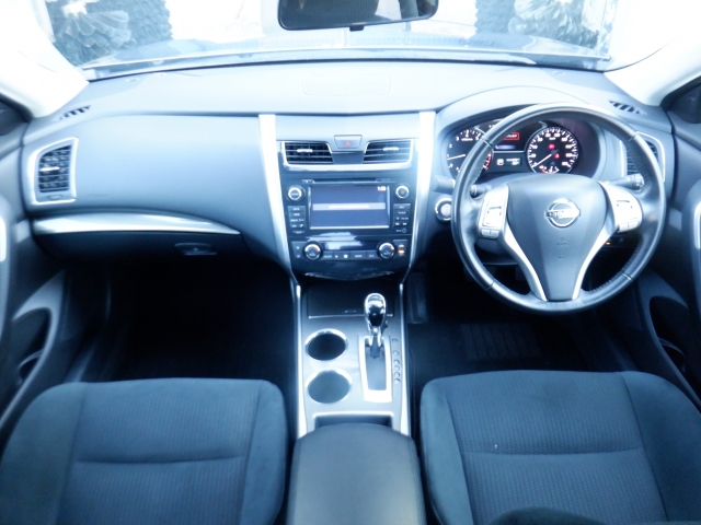 �ԓ��͐��Ǝ҂ɂĎ����N���[�j���O�{�H�ς݂Ȃ̂ŁA��ϐ����ł��B�I���b�N�X�����Ԃł݂͂Ȃ��܂ɉ��K�ȃh���C�u�����񑩂��܂��B