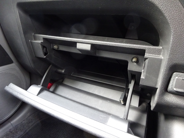 ����ȑO�ɂ͎Ԍ��ؓ��ꓙ���ވꎮ�����[�ł���O���[�u�{�b�N�X���������܂��B