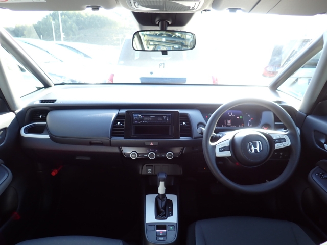 �C���p�l�摜�ɂȂ�܂��B�ԓ��͐��Ǝ҂ɂĎ����N���[�j���O�{�H�ς݂Ȃ̂ŁA��ϐ����ł��B