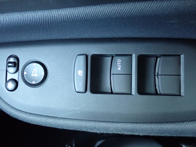 �d���i�[���h�A�~���[�E�p���[�E�B���h�E�������Ă��܂��B