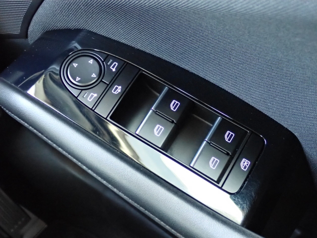 �d���i�[���h�A�~���[�E�p���[�E�B���h�E�������Ă��܂��B