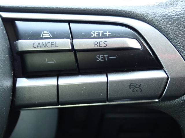 �y�N���[�Y�R���g���[���z�������H�ł̒��������s���y�Ɂ�A�N�Z���y�_���𓥂܂��Ɏԑ������ɕۂ��Ƃ��\�ł��B�O���̎ԗ������m���ĎԊԂ�ۂ悤�ɑ��x���߂��Ă���܂��I�I