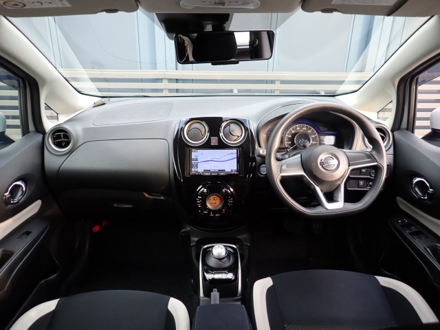 �C���p�l�摜�ɂȂ�܂��B�ԓ��͐��Ǝ҂ɂĎ����N���[�j���O�{�H�ς݂Ȃ̂ŁA��ϐ����ł��B