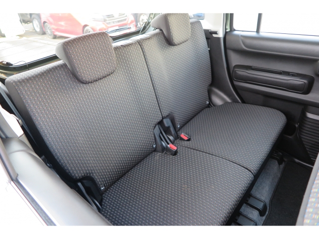 セカンドシートは使用感少なくとってもきれいです！