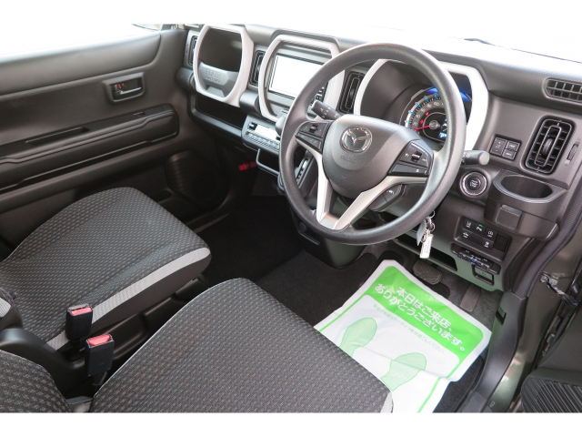 運転席周りの様子です