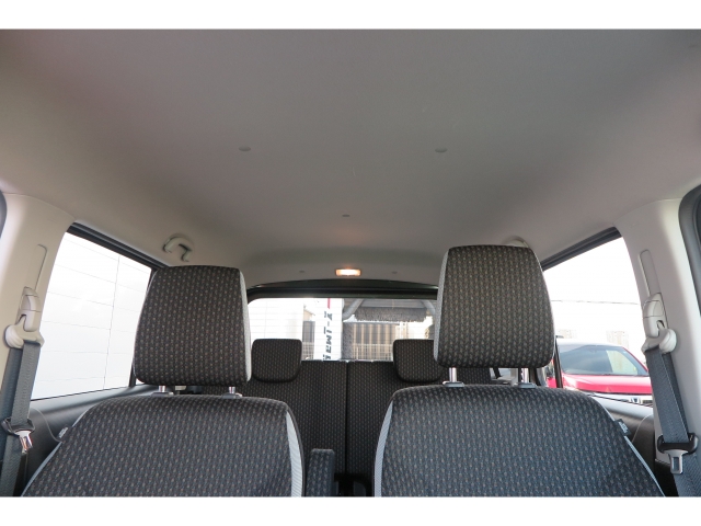 車内は気になる臭い等なく全体的にきれいな状態です