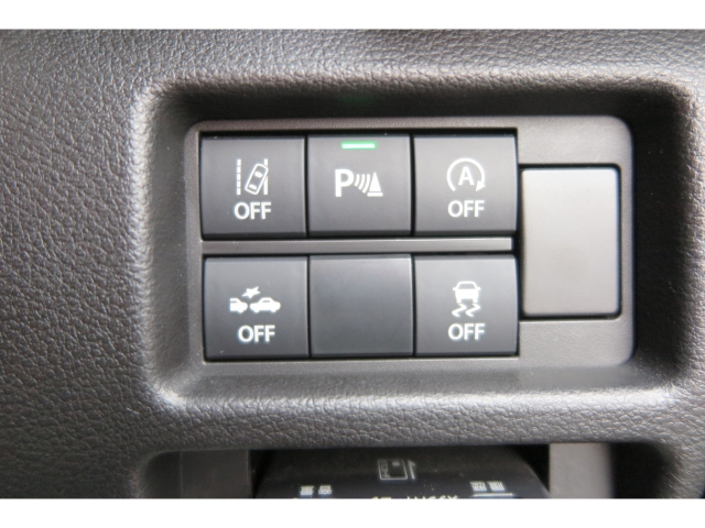 事故を未然に防ぎ、万一のときの安全を確保するために、運転をサポートする様々な技術がしっかり装備されてます