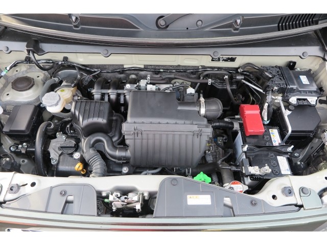 エンジンルームもきれいですよ〜