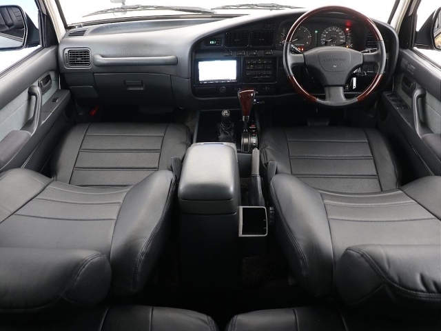 �O���[�J���[�̃C���e���A�I�L���C�ȏ�Ԃ�ۂ��Ă���܂��I