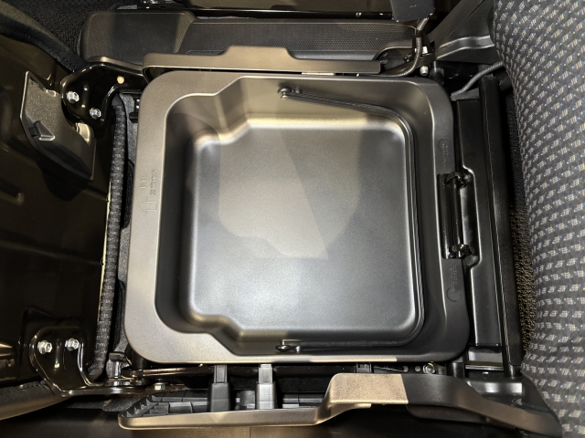 ��e�ʂ̃O���[�u�{�b�N�X��A��������Ȃǂ̎��[���[�����Ă��܂��B