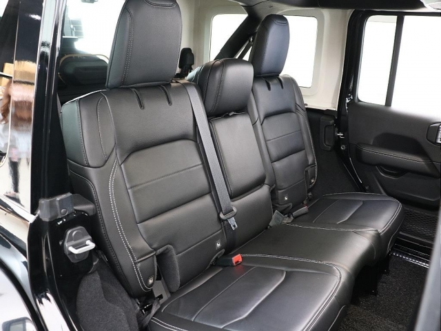 分割式のリアシート！