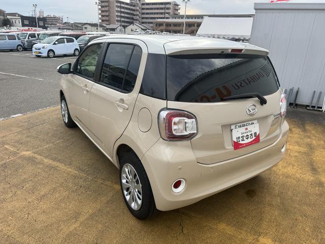 リヤドア・リヤクォーター・バックドアウィンドウにスモークドガラスを採用