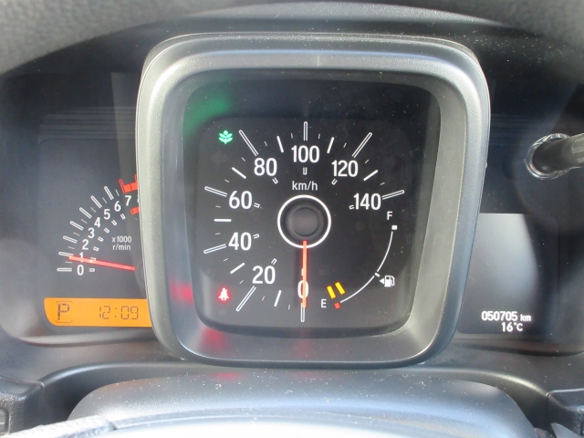 �V���v���Ō��₷���f�U�C���̃��[�^�[�p�l���ł��B�Ԃ̏�񂪕\�������厖�ȏꏊ�����炱�����₷������؂ł��ˁB