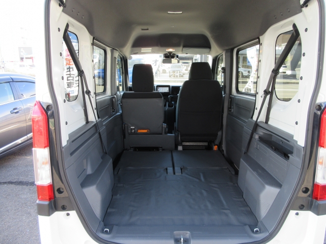 �Q��ڃV�[�g��|���΁A�����̗l�ȃt���b�g�ōL��ȃX�y�[�X���m�ۏo���܂��B