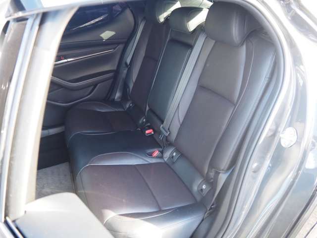 広々とした２列目は居住性が高く、快適なド