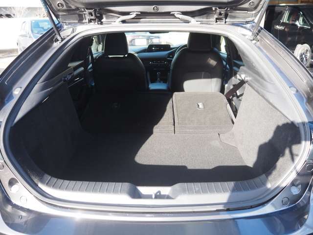 ☆広々した荷室はゴルフバック等の大きな荷