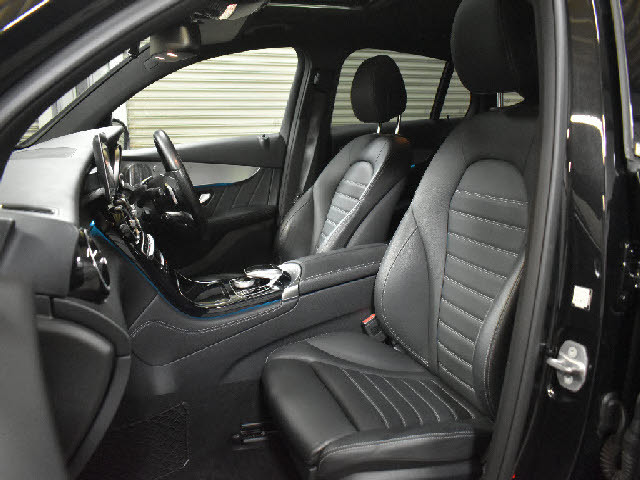 県内最大級の大型展示場！更にガレージ完備！専門店だからできる幅広いラインナップ！ご希望の車種がない場合もお気軽にお申し付け下さい。当社ネットワークでご希望の車両を探して参ります。