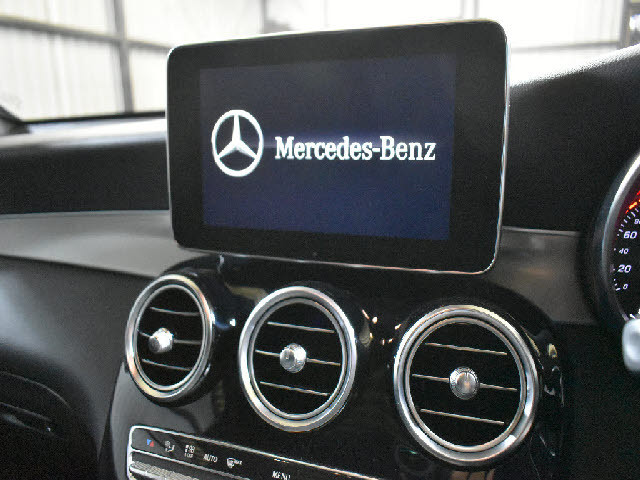 全車店頭にて展示中！お越し頂ければ現車確認が可能です。お気軽にお越しくださいませ。専門スタッフが細かくご説明させて頂きますので輸入車にご不安がある方でも安心です。