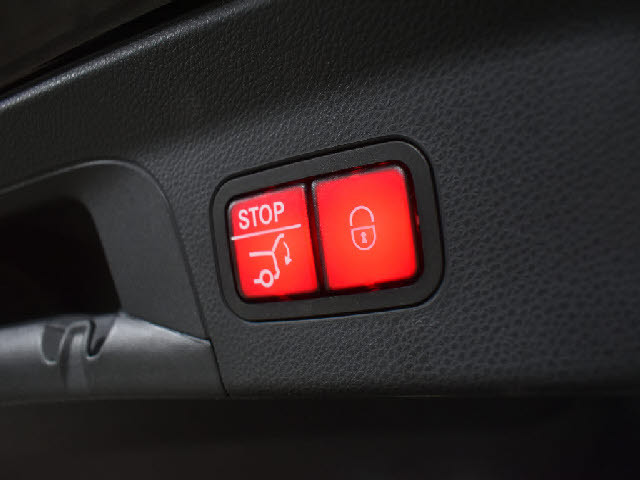 全車店頭にて展示中！お越し頂ければ現車確認が可能です。お気軽にお越しくださいませ。専門スタッフが細かくご説明させて頂きますので輸入車にご不安がある方でも安心です。