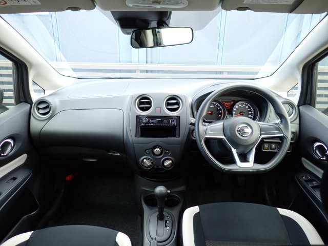 �C���p�l�摜�ɂȂ�܂��B�ԓ��͐��Ǝ҂ɂĎ����N���[�j���O�{�H�ς݂Ȃ̂ŁA��ϐ����ł��B