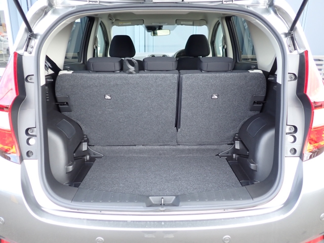 �ʏ펞�̃��P�b�W�X�y�[�X�ł��I�傫�ȊJ���ŉו��̏悹�~�낵���y�ɍs���܂��B