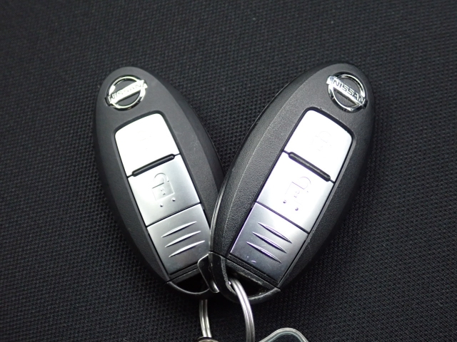 �X�}�[�g�L�[�����I�L�[���|�P�b�g��o�b�O�ɓ��ꂽ�܂܁A�h�A���b�N�̊J���E�{���E�G���W���n�����\�ł��B